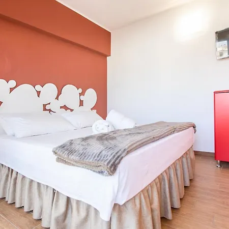 Center House Guest house *