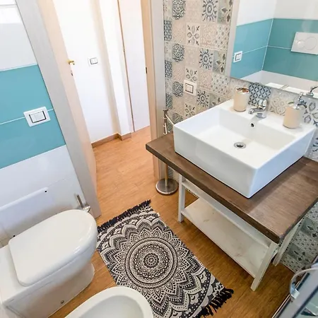 Center House Guest house *